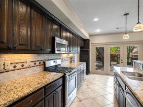 422 S Winnetka Avenue , Dallas Texas 75208