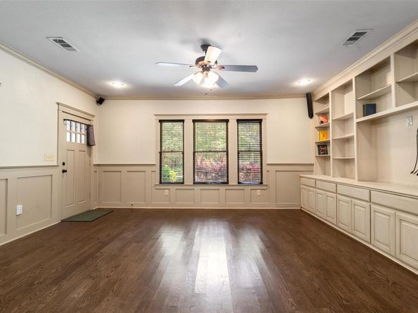 422 S Winnetka Avenue , Dallas Texas 75208