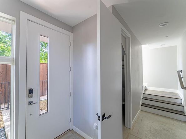 4620  Munger Avenue  107, Dallas Texas 75204