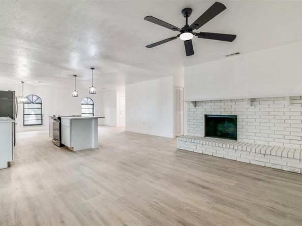 6401  Gate ridge Circle , Garland Texas 75043