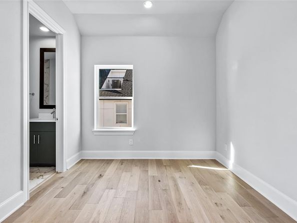 4618  Greenborough Lane , Dallas Texas 75219