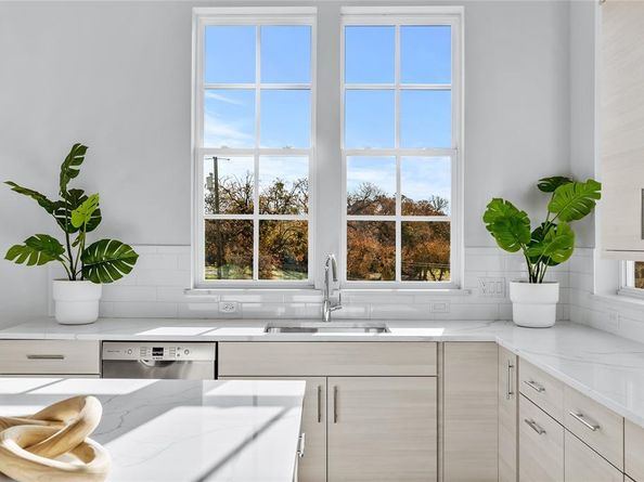 4618  Greenborough Lane , Dallas Texas 75219