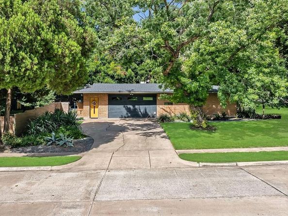 9907  Woodgrove Drive , Dallas Texas 75218