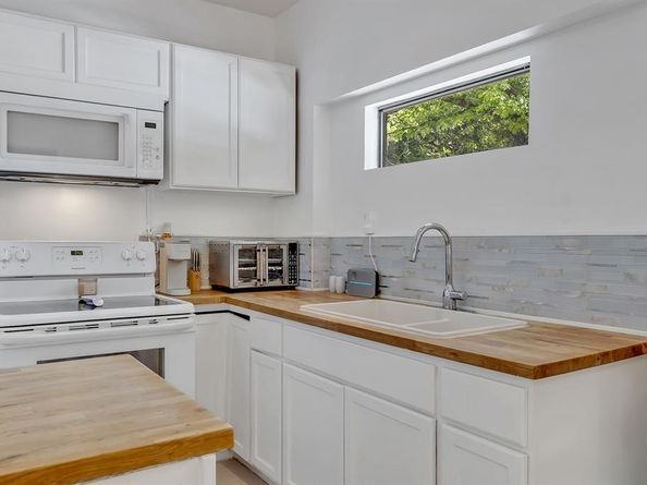 9907  Woodgrove Drive , Dallas Texas 75218