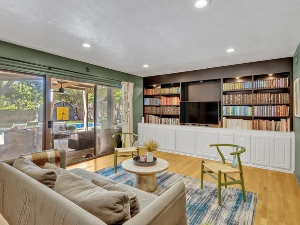 9907  Woodgrove Drive , Dallas Texas 75218