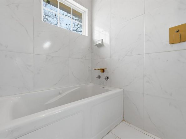 201 W Enon Avenue , Everman Texas 76140