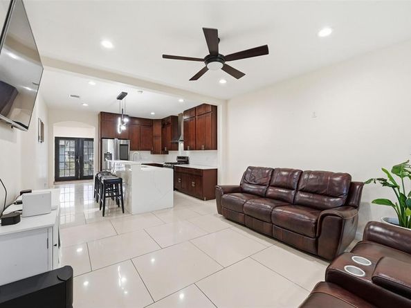 201 W Enon Avenue , Everman Texas 76140