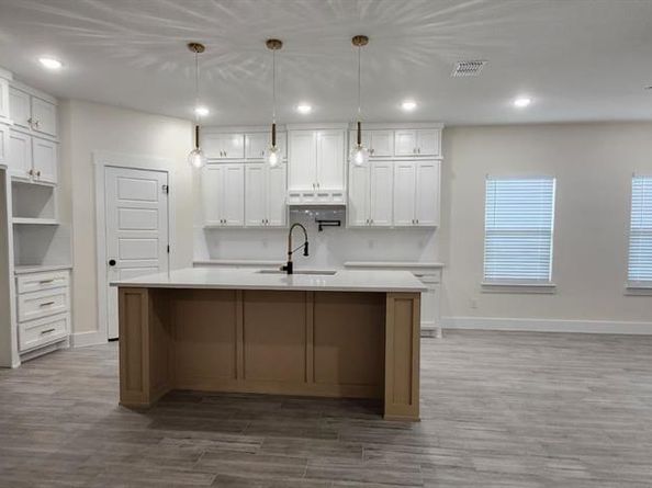 5601  Houghton Avenue , Fort Worth Texas 76107