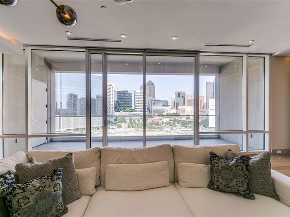 2408  Victory Park Lane  939, Dallas Texas 75219