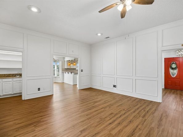 1405  Sun Valley Drive , Garland Texas 75043