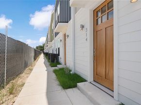 2925  spruce valley Lane  310, Dallas Texas 75233