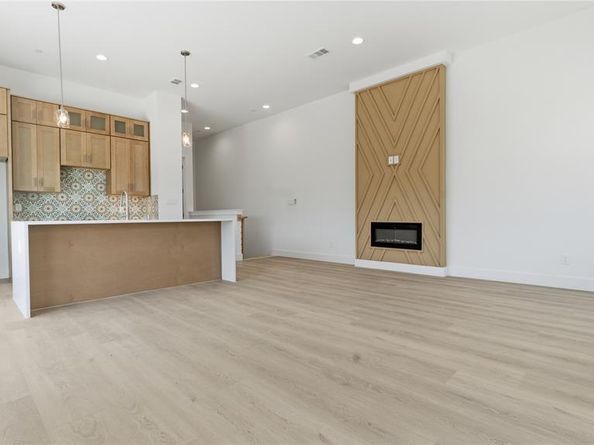 2925  spruce valley Lane  310, Dallas Texas 75233