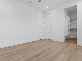 2925  spruce valley Lane  310, Dallas Texas 75233
