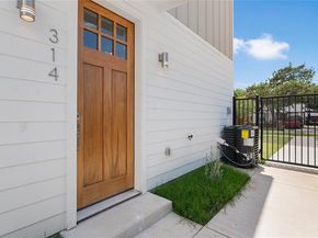 2925  spruce valley Lane  310, Dallas Texas 75233