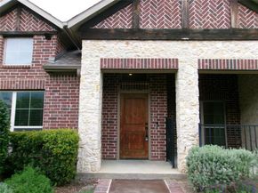 883  Birds Fort Trail , Arlington Texas 76005