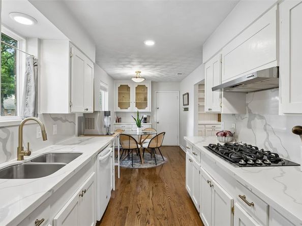 2564  Saint Francis Avenue , Dallas Texas 75228