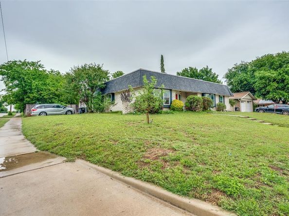 1616  Country Manor Road , Fort Worth Texas 76134