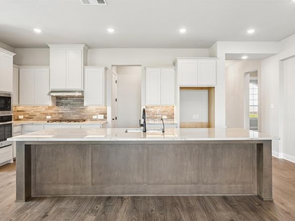 100  Bristol Lane , Azle Texas 76020