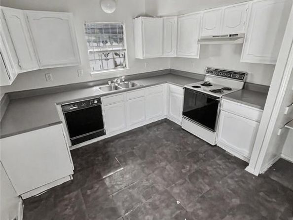 1353  Southridge Drive , Lancaster Texas 75146