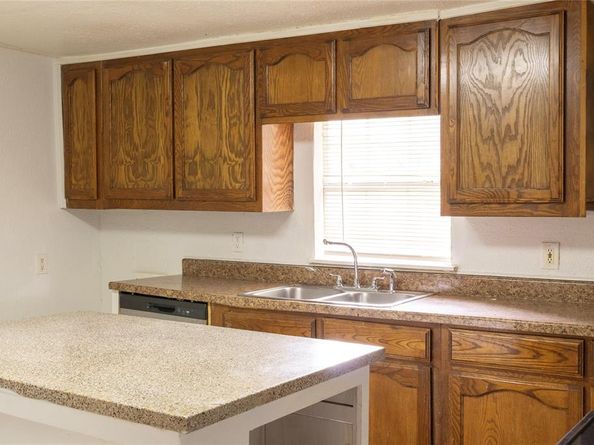936 E Cantey Street , Fort Worth Texas 76104