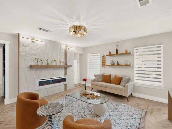 10520  Lippitt Avenue , Dallas Texas 75218