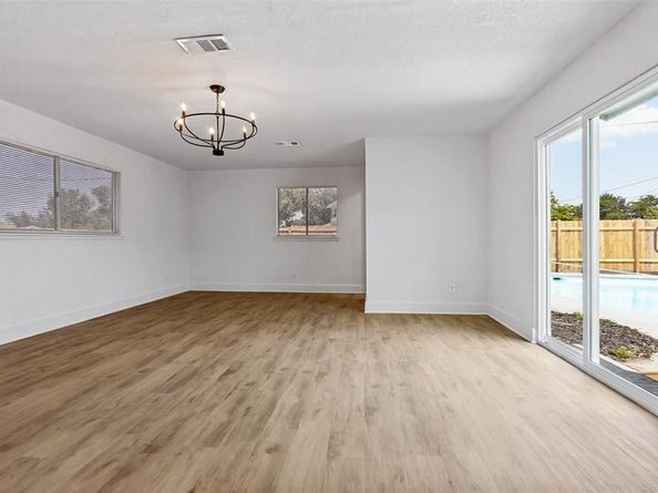 226 N Forest Crest Drive , Garland Texas 75042