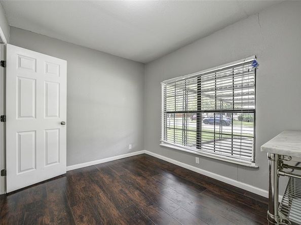 802 E Dallas Street , Mansfield Texas 76063