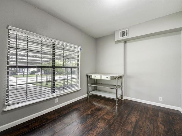 802 E Dallas Street , Mansfield Texas 76063