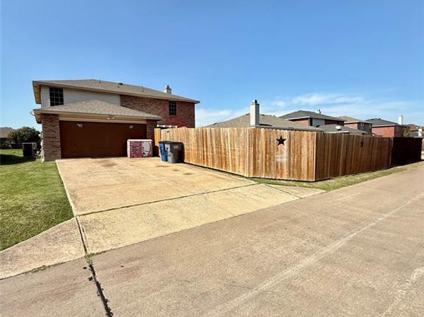 1034  Graystone Drive , Lancaster Texas 75134