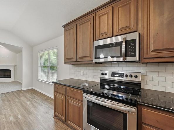 512  Hidden Springs Trail , Azle Texas 76020