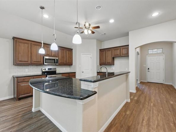 512  Hidden Springs Trail , Azle Texas 76020