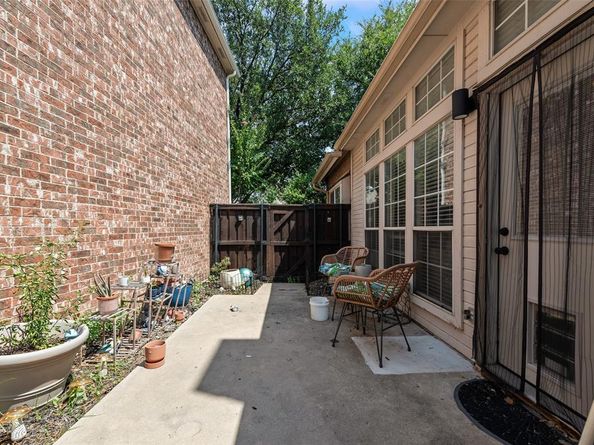 8609  Old Oak Drive , Irving Texas 75063