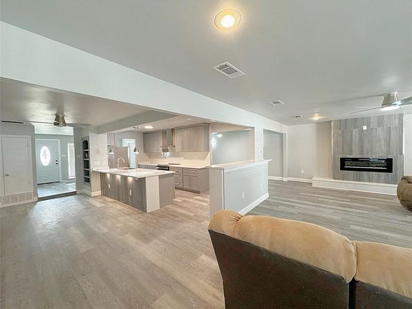 909  Milky Way , Garland Texas 75040