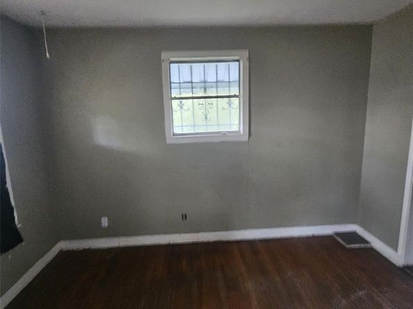 1820  Vilbig Road , Dallas Texas 75208