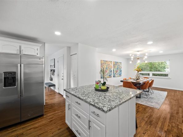7024  Irongate Lane , Dallas Texas 75214