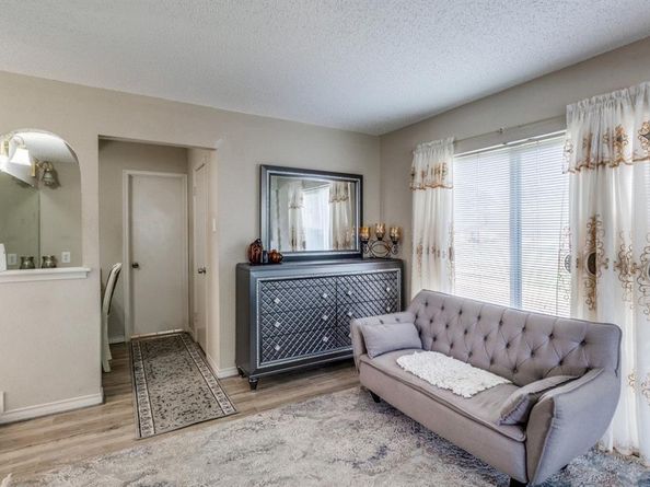 1310  Willow Way , Garland Texas 75043