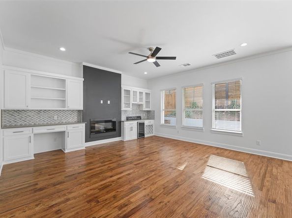 1320  Compton Street , Dallas Texas 75203