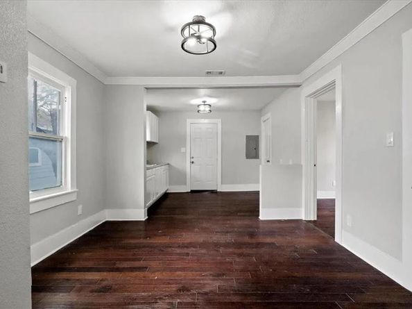 956 E Allen Avenue , Fort Worth Texas 76104