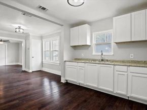 956 E Allen Avenue , Fort Worth Texas 76104