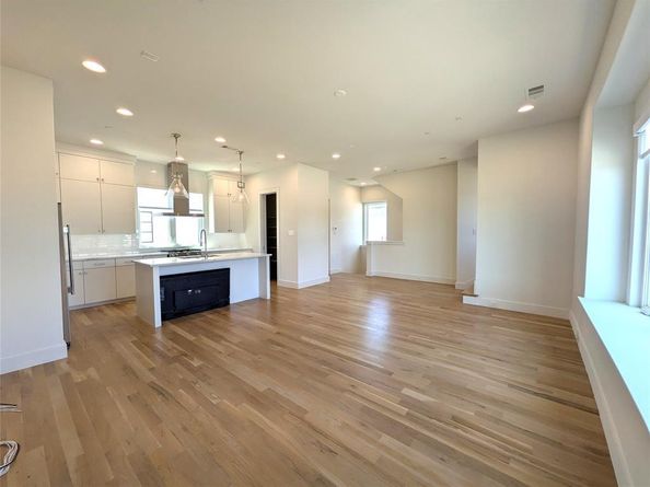 2723  Kimsey Drive  104, Dallas Texas 75235