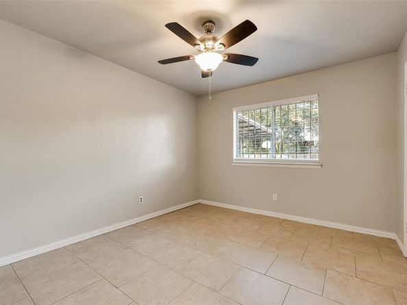 9829  GROVE OAKS Valley , Dallas Texas 75217