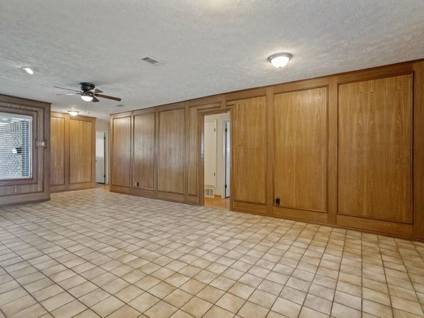 2912  Linden Lea  , Irving Texas 75061