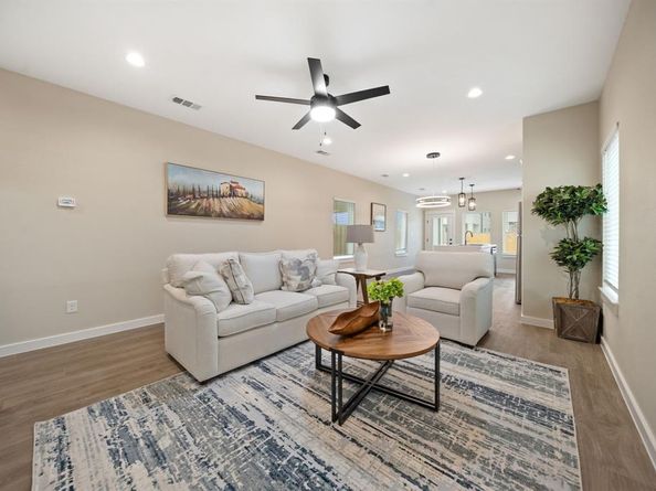 2526  Peabody  , Dallas Texas 75215