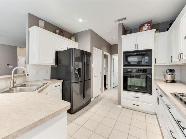 1000 E Seminole Trail , Carrollton Texas 75007