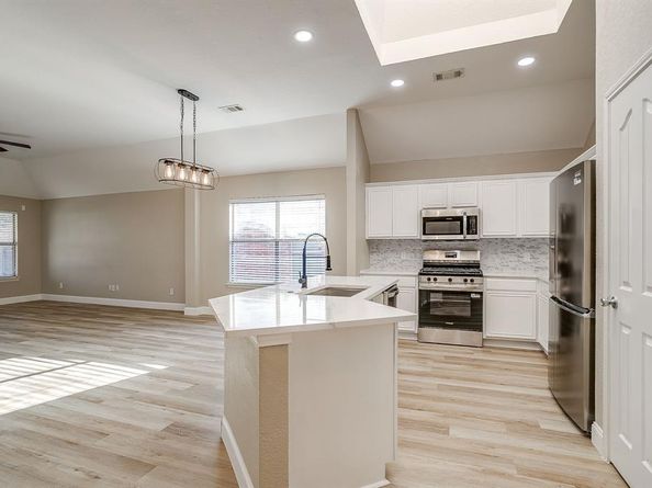 10708  Highland Ridge Road , Fort Worth Texas 76108