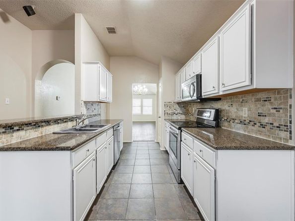 810  Engleside Drive , Arlington Texas 76018
