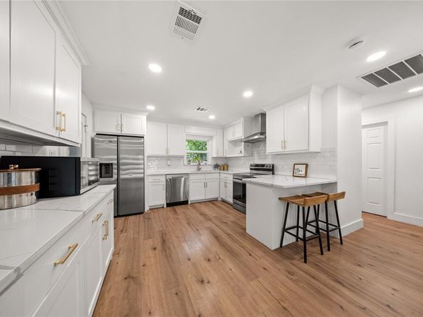 2431  Gross Road , Dallas Texas 75228