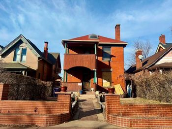 241 W 4th Avenue