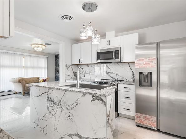 555 Everett Street, Lakewood CO 80226