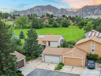 4814 W Moorhead Circle